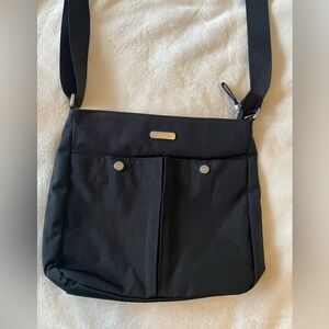 BAGGALLINI black crossbody travel bag. Excellent condition, no signs of wear.